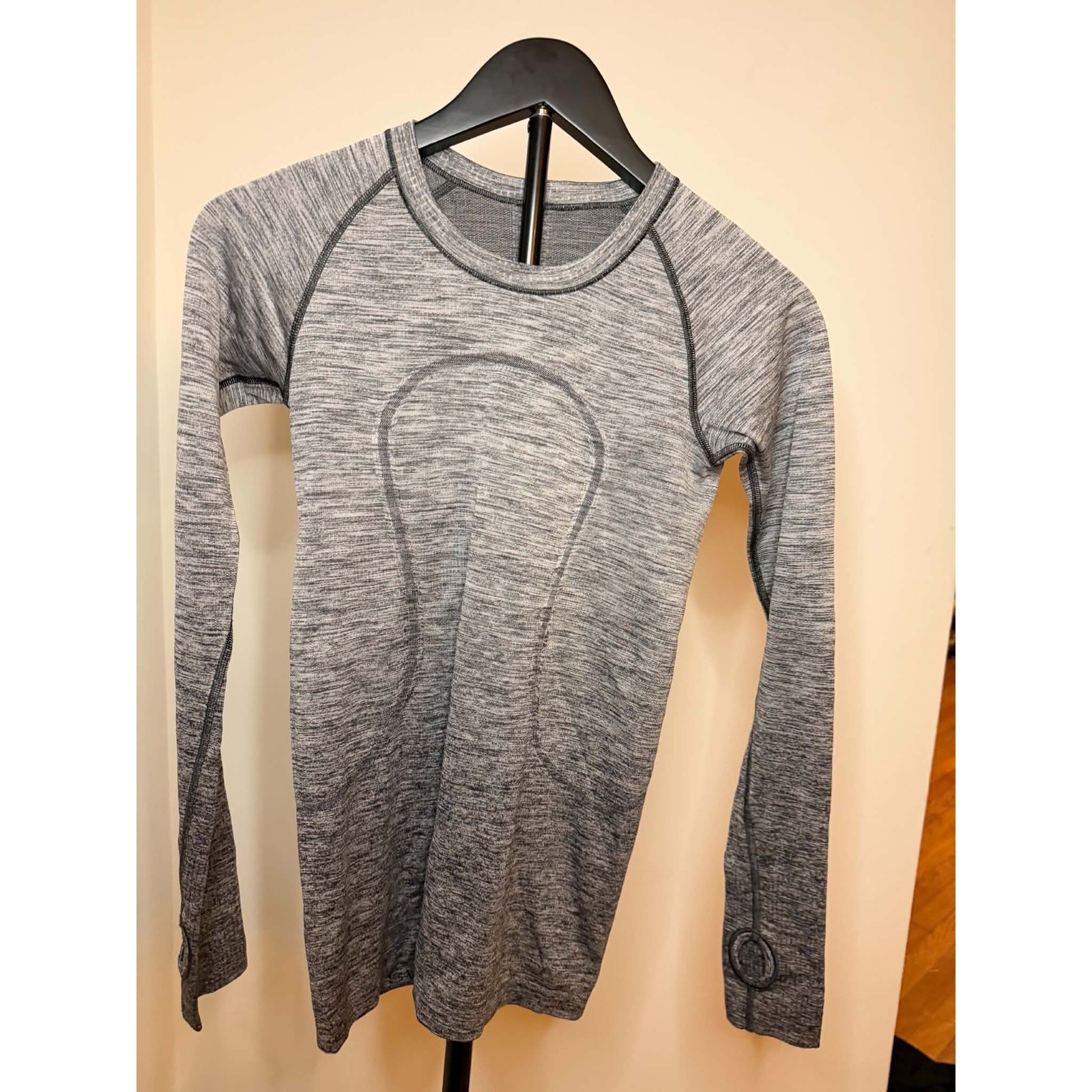 Lululemon Gray Heathered Long Sleeve Running Yoga Athletic Top - Size 4