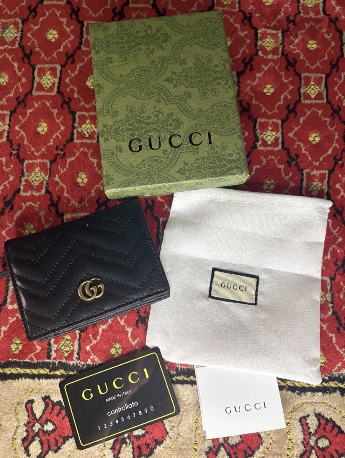 Gucci GG Marmont Card Case wallet in black quilted chevron leather