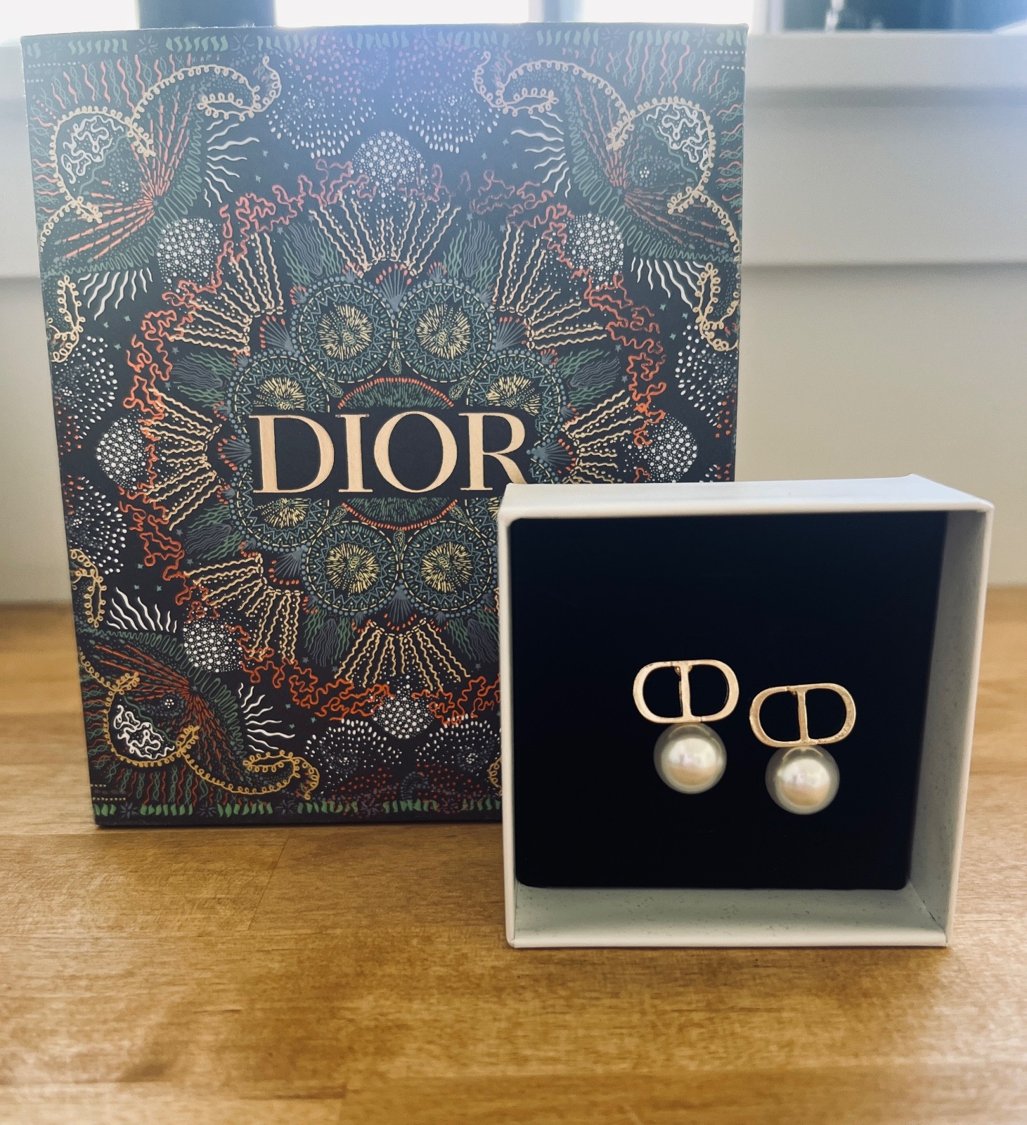 Vintage CHRISTIAN DIOR Gold Tone Logo with pearl Earrings