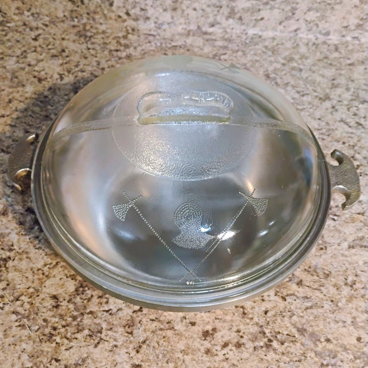 Vintage Guardian Service Round Aluminum Casserole Pan/Pot w/ Clear Glass Lid Vintage Guardian Service Round Aluminum Casserole Pan/Pot w/ Clear Glass Lid