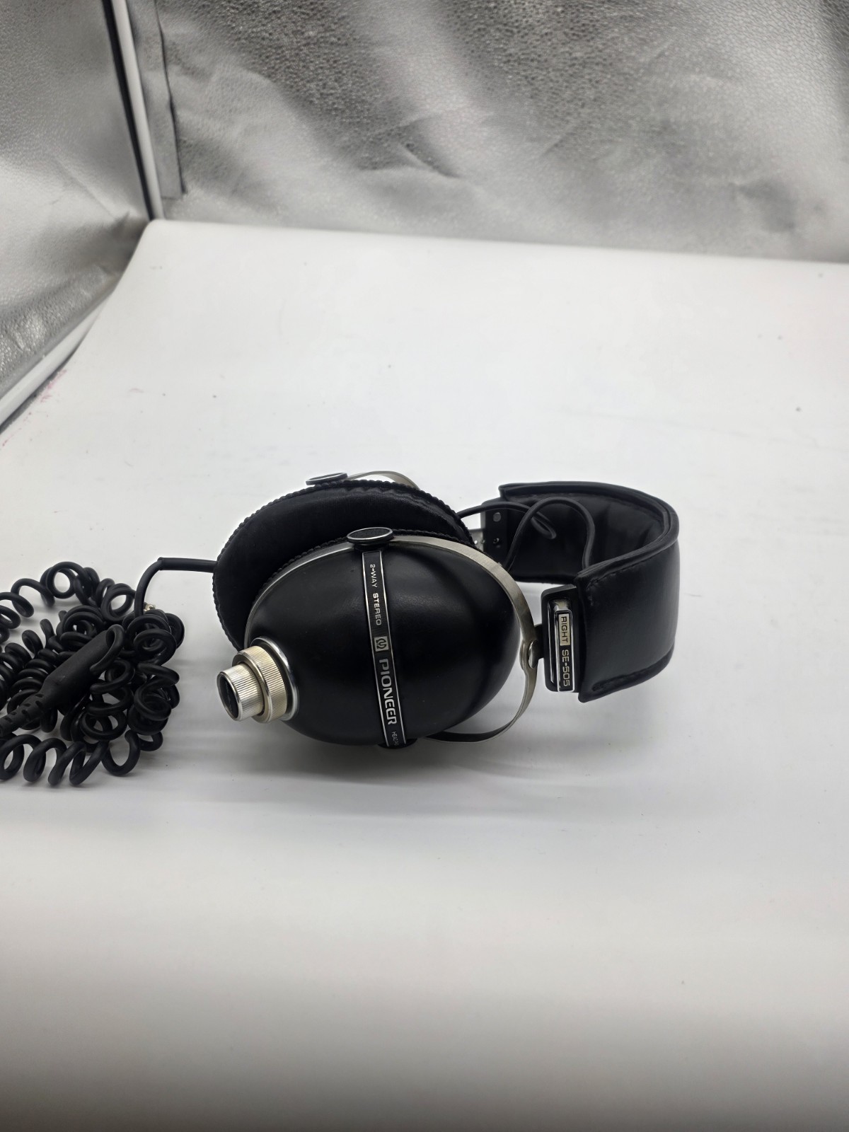 Vintage Pioneer SE-505 2-Way Stereo Headphones Dual Driver Tone Control TESTED Vintage Pioneer SE-505 2-Way Stereo Headphones Dual Driver Tone Control TESTED