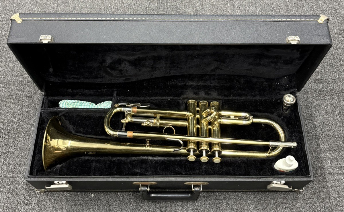 VINTAGE VITO BRASS TRUMPET W/ CASE (MVP041117)