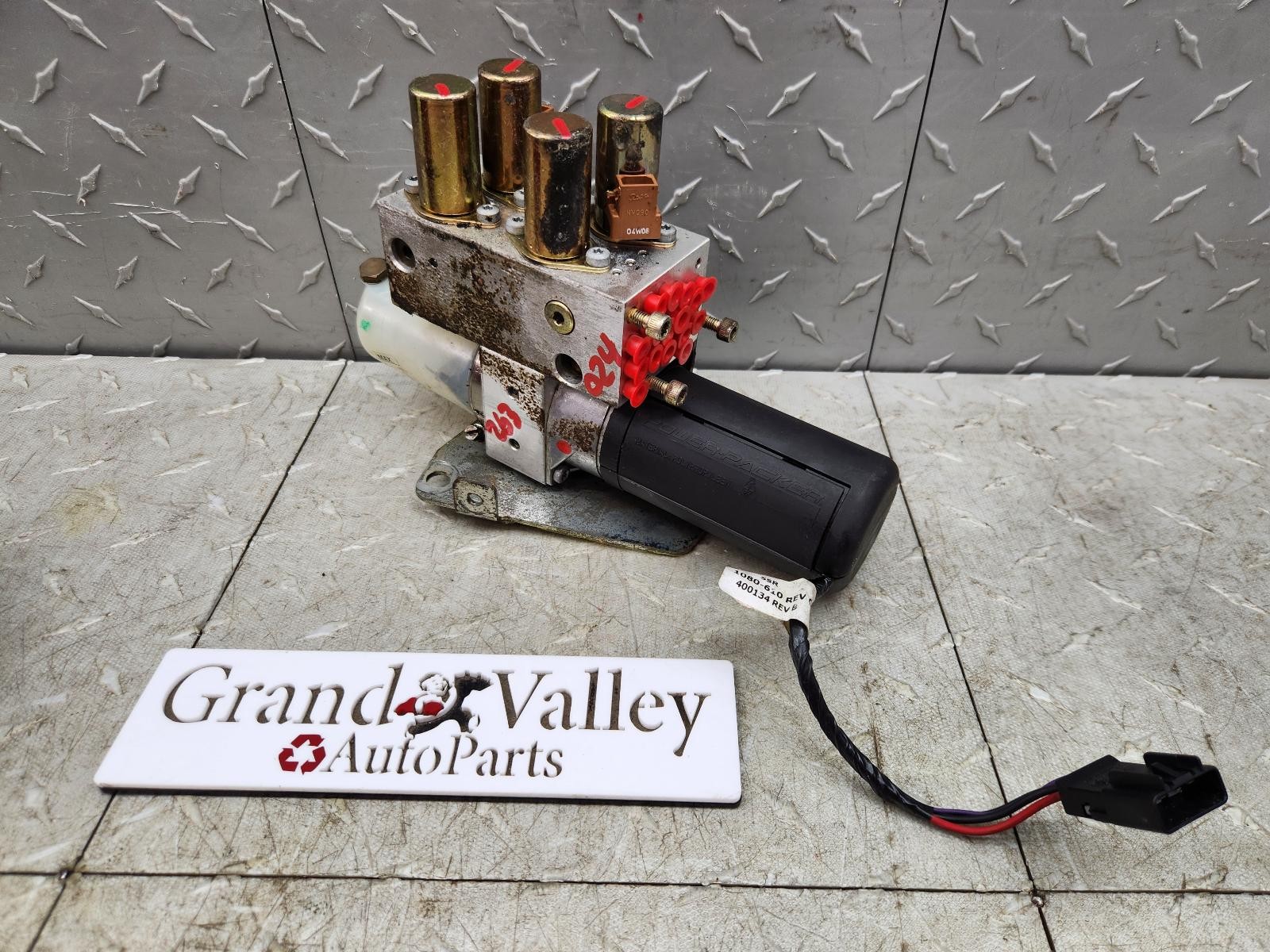 2003-2006 Chevy SSR Convertible Roof Top Lift Pump Motor Used OEM VT122684