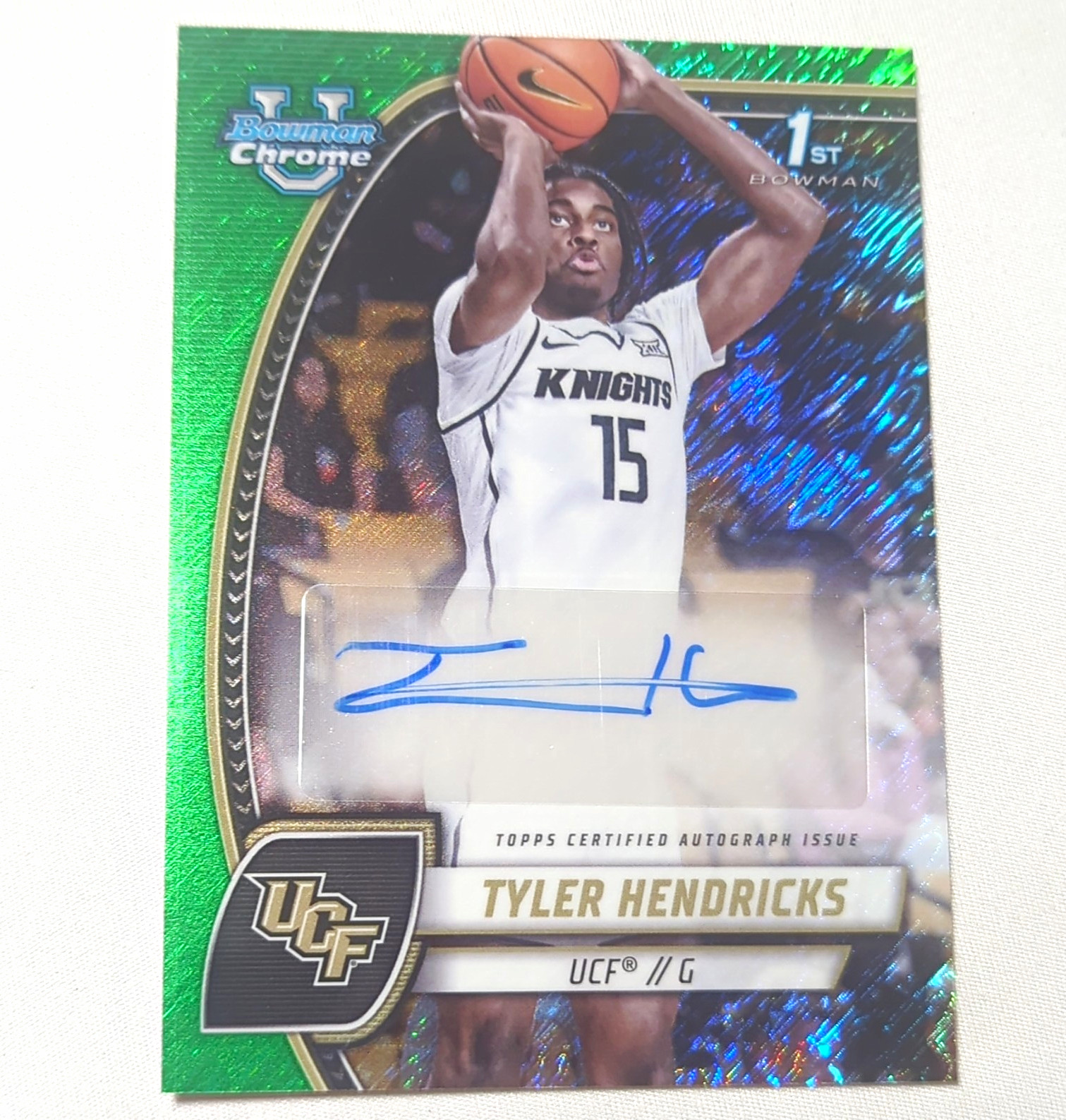 Topps 2024-25 Bowman Univ Chrome Tyler Hendricks #68 Green Shimmer Auto RC Topps 2024-25 Bowman Univ Chrome Tyler Hendricks #68 Green Shimmer Auto RC