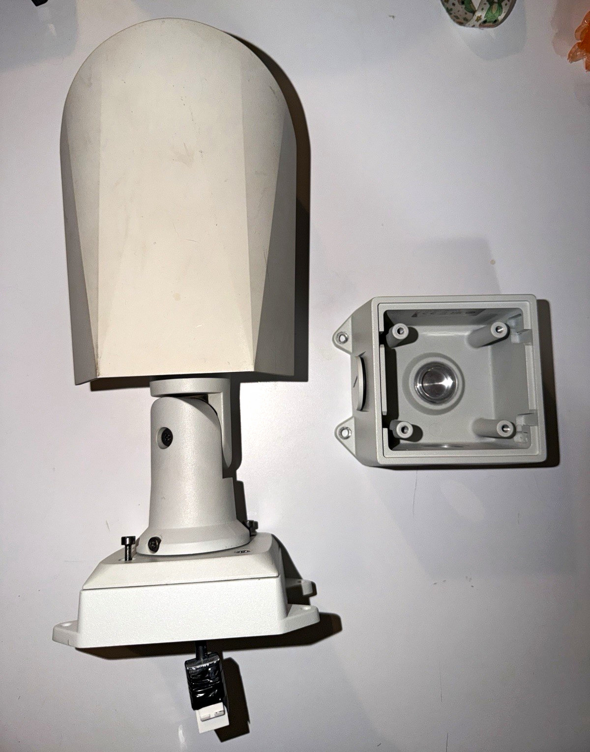 Avigilon 4.0C-H5A-BO1-IR - Analytical Bullet  with H4-BO-JBOX