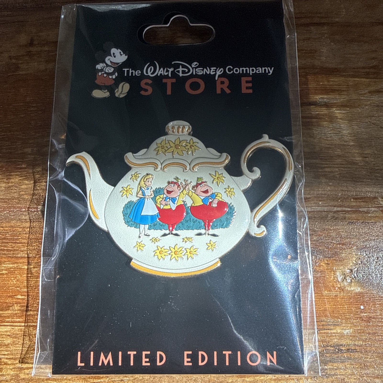 Disney Alice in Wonderland 75th Teapots Tweedledee Tweedledum Pin Disney Alice in Wonderland 75th Teapots Tweedledee Tweedledum Pin