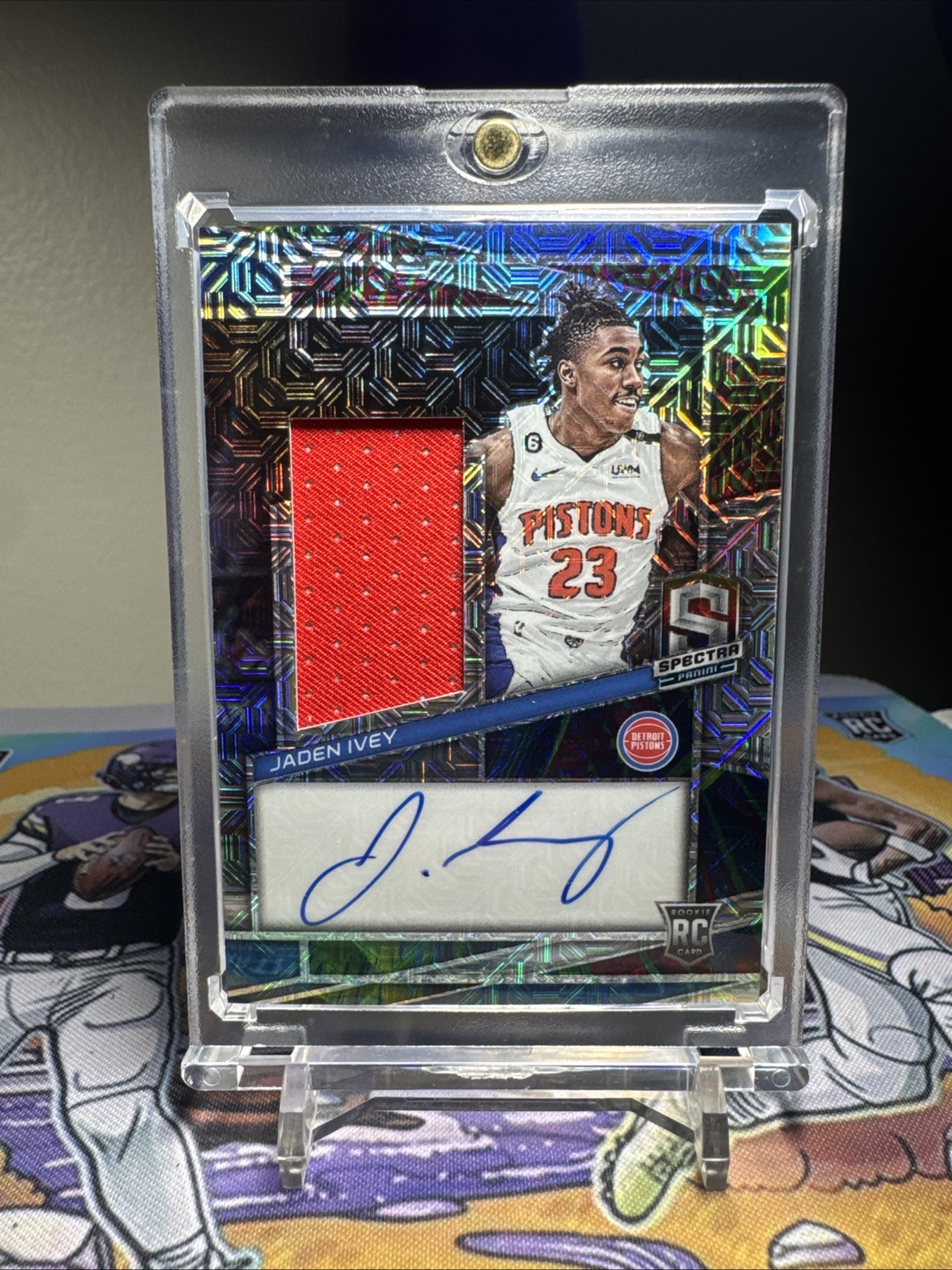 2022-23 Panini Spectra - Rookie Jersey Autographs Jaden Ivey #214 Meta Prizm /25 2022-23 Panini Spectra - Rookie Jersey Autographs Jaden Ivey #214 Meta Prizm /25