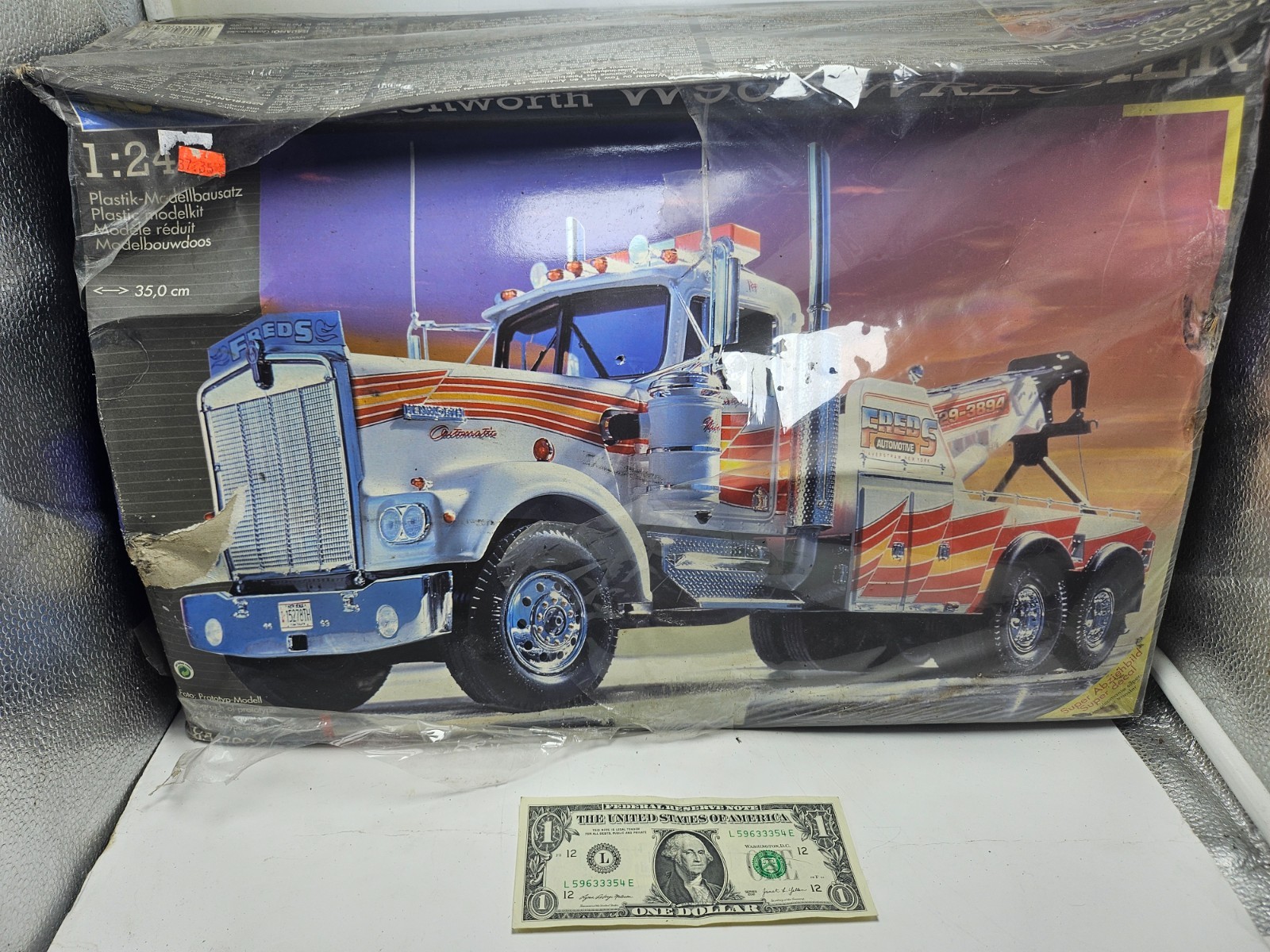Huge  1:24 Revell Kit of a Kenworth W900 Semi Wrecker - New but Distressed Box