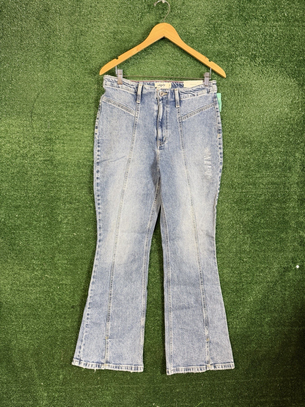 Edgely Maurices High Rise Flare Jeans 14 Regular Blue Medium Wash NWT Edgely Maurices High Rise Flare Jeans 14 Regular Blue Medium Wash NWT