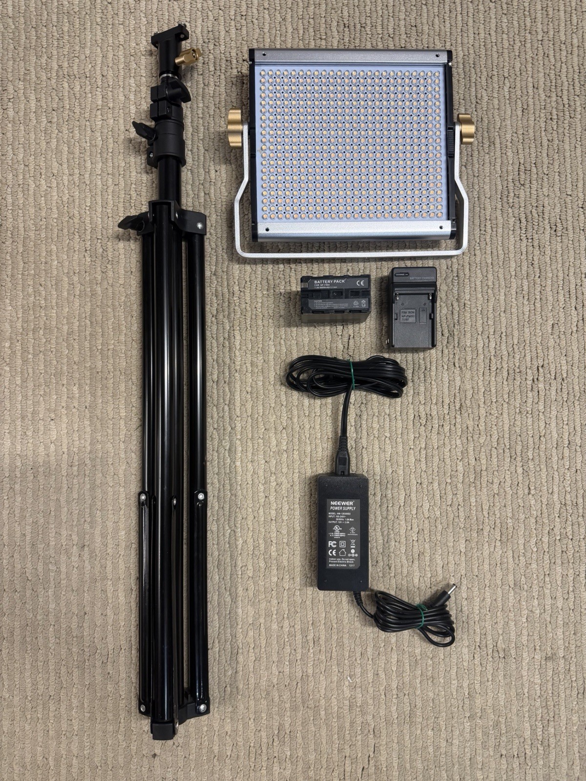 Neewer NL480 LED Panel Photography Portable W/5500mAh Battery, Charger, AC Cord Neewer NL480 LED Panel Photography Portable W/5500mAh Battery, Charger, AC Cord
