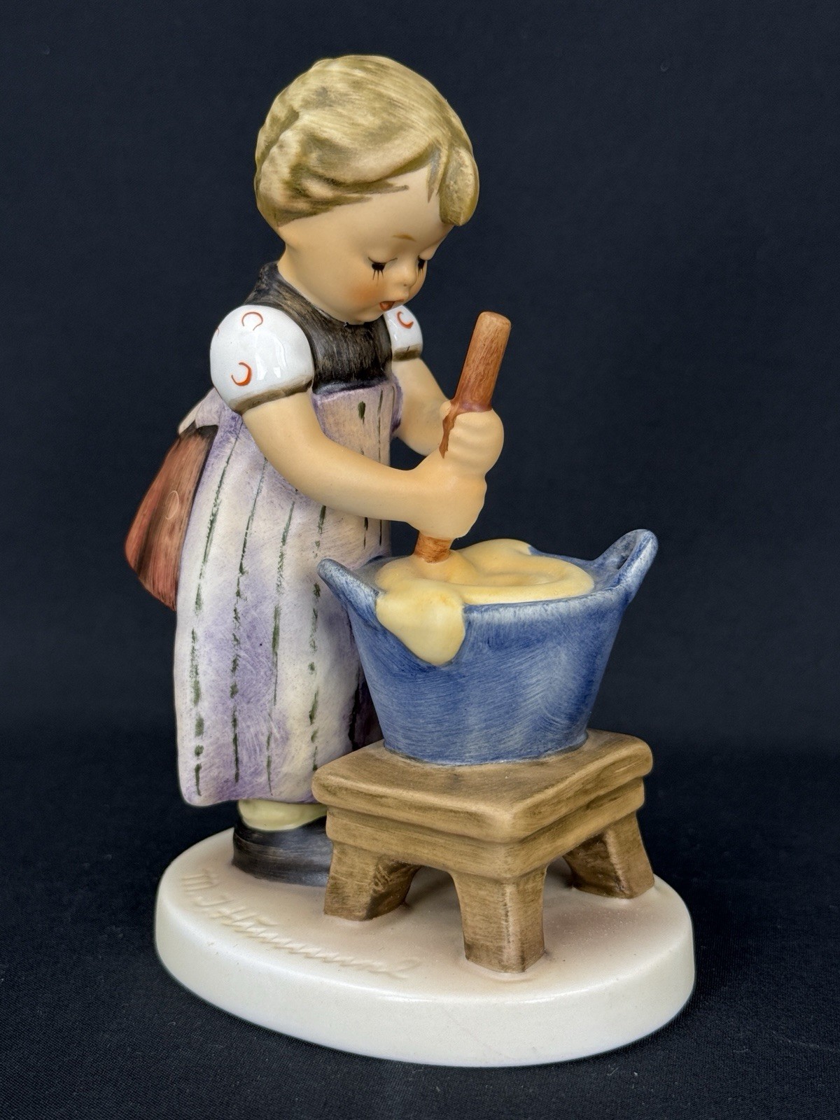 Goebel Hummel Baking Day 330 Mint 