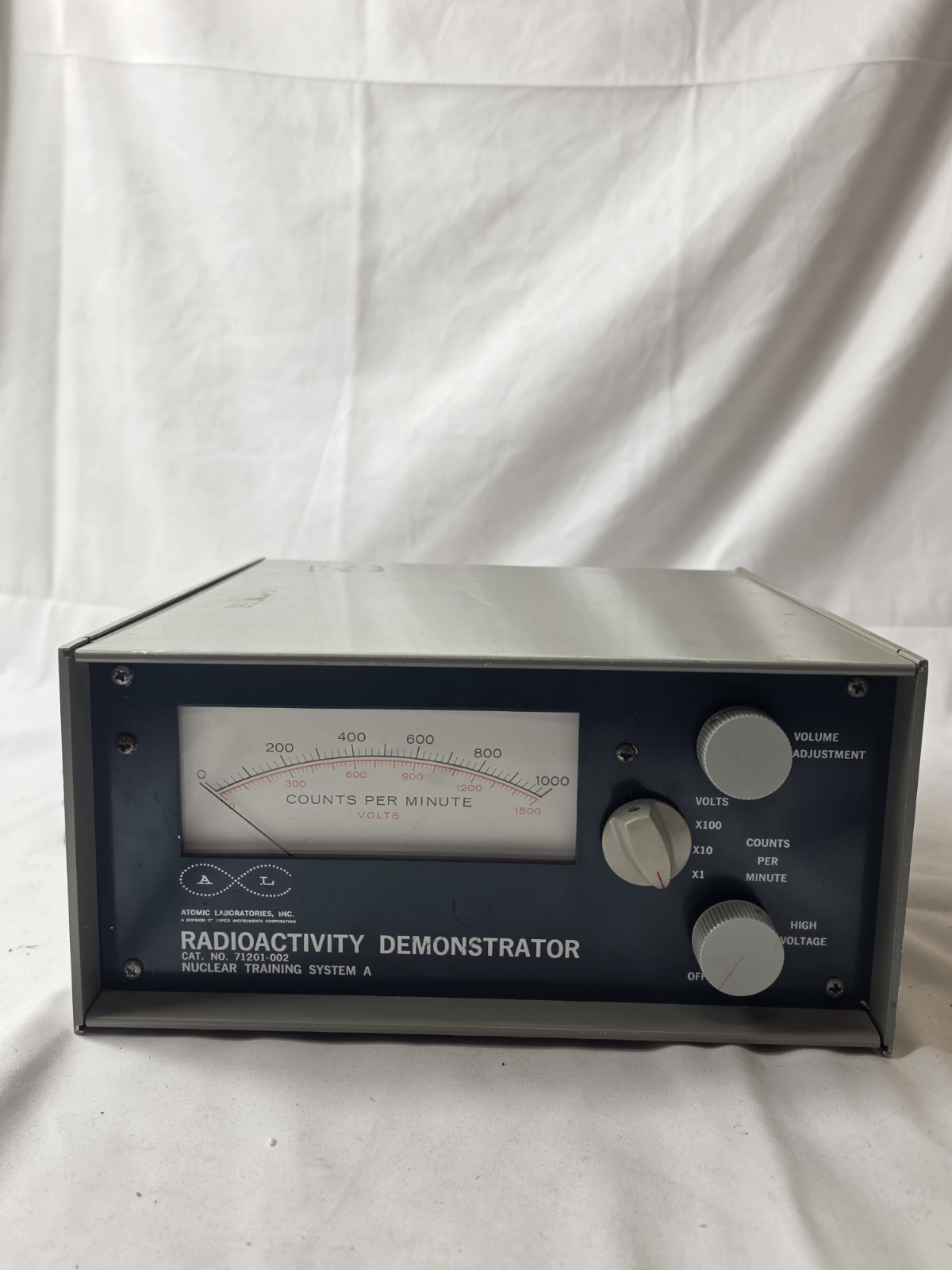 CENCO Atomic Laboratories Radioactivity Demonstrator 71201-002 Power Tested 
