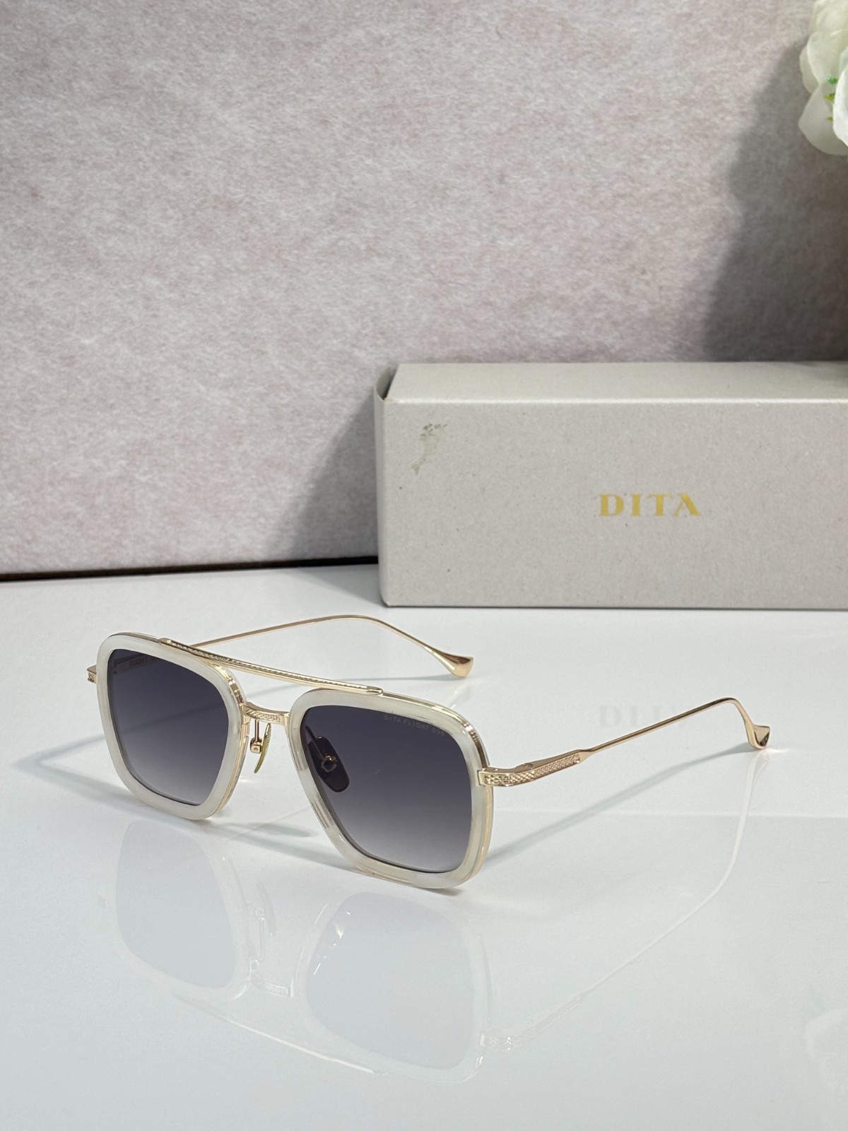 Dita Flight 006 DTS7806 Unisex Square Gradient Sunglasses Dita Flight 006 DTS7806 Unisex Square Gradient Sunglasses