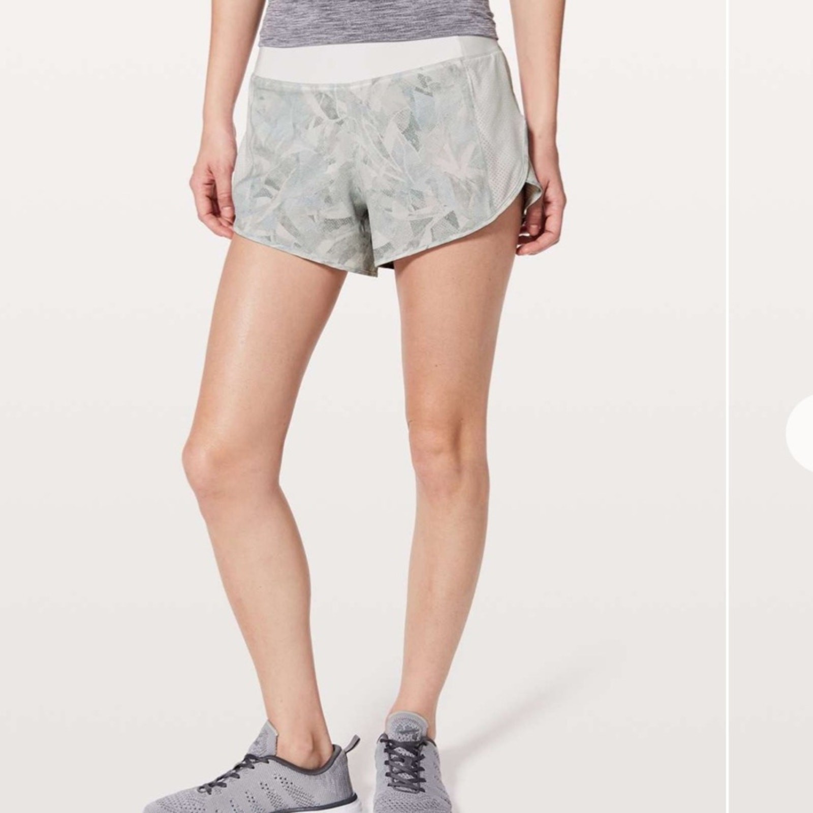 Lululemon Real Quick Short Running Perforated 3.5\