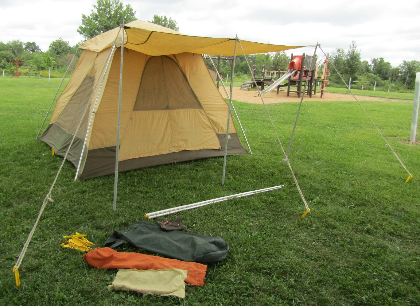 RARE Vintage Eureka Tent 9\'6\