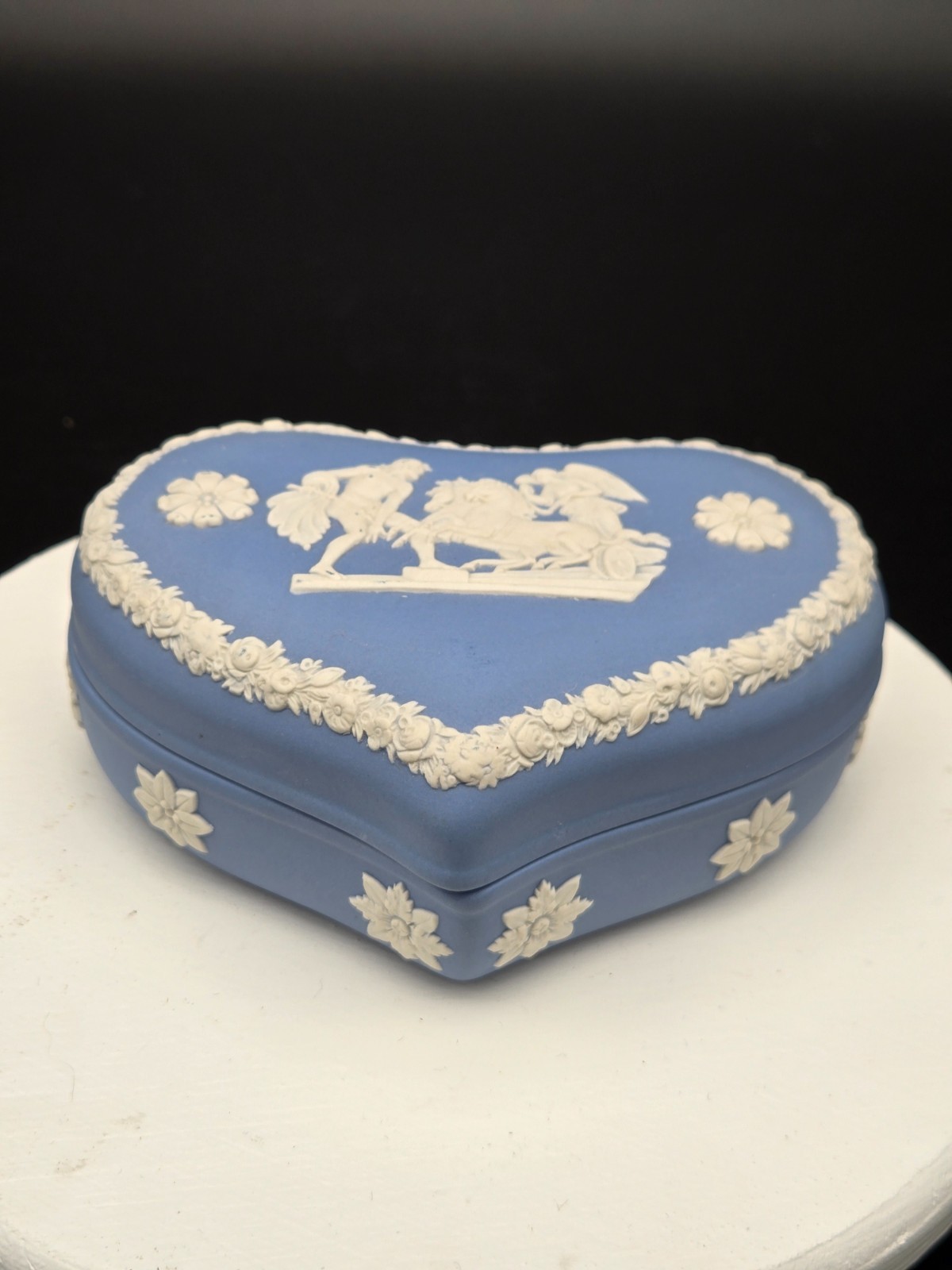 VINTAGE WEDGWOOD BLUE JASPERWARE HEART SHAPED TRINKET BOX