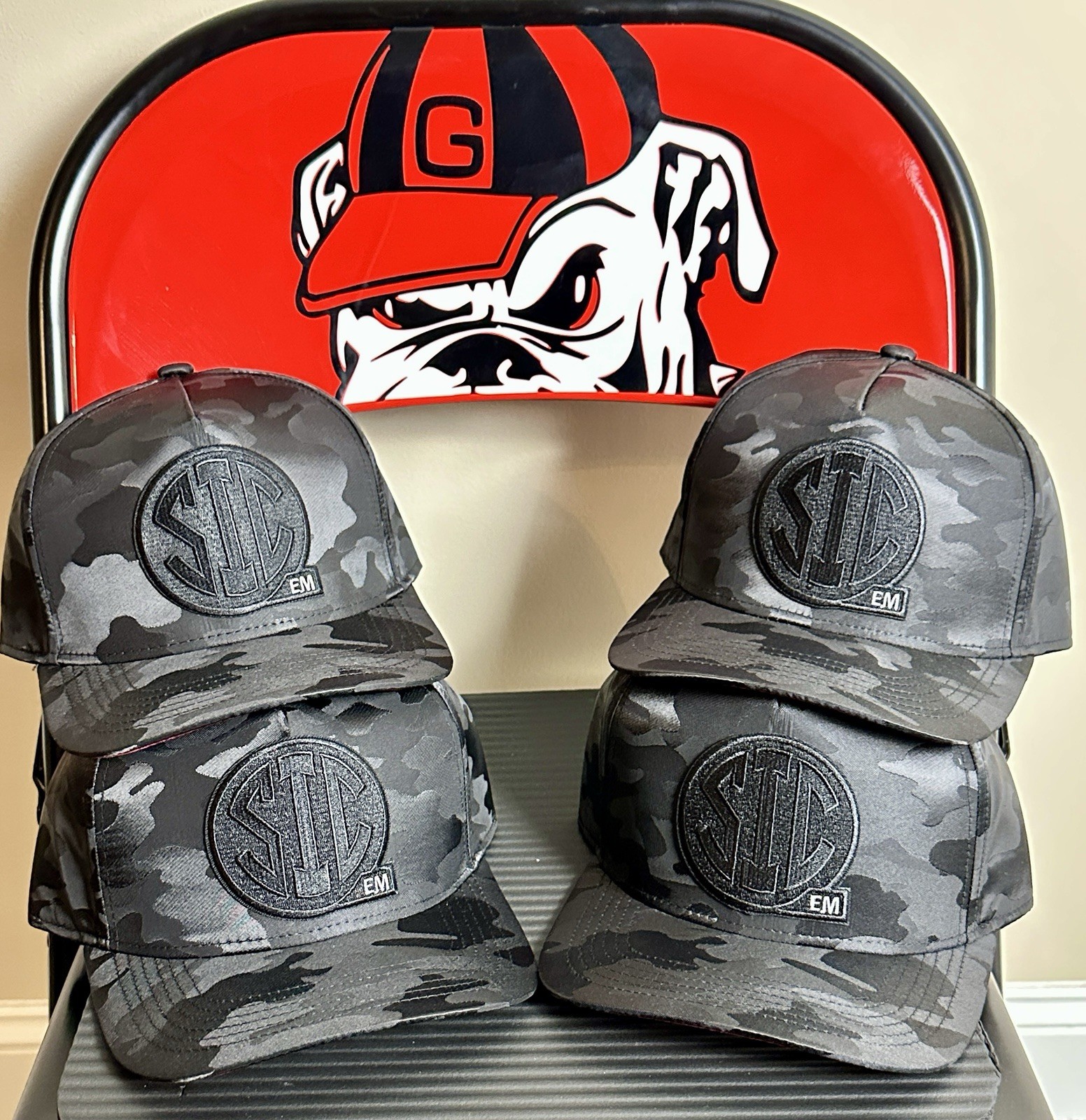 Sic’em Blackout Edition Snapback, Black Camo /Red Under Visor, Georgia Bulldogs