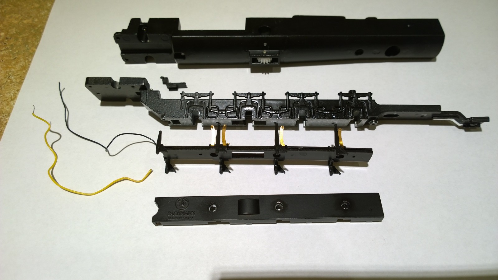 Bachmann steam engine 4-8-4 frame w/gear, contact, wires, and cover. No screws.