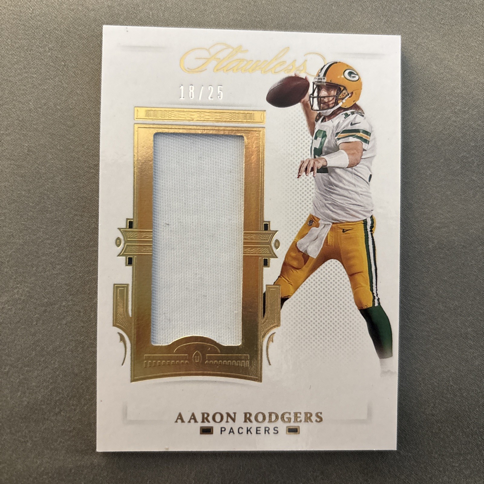 2021 Panini Flawless - Patches Aaron Rodgers #PAT-ARO /25 (MEM) 2021 Panini Flawless - Patches Aaron Rodgers #PAT-ARO /25 (MEM)