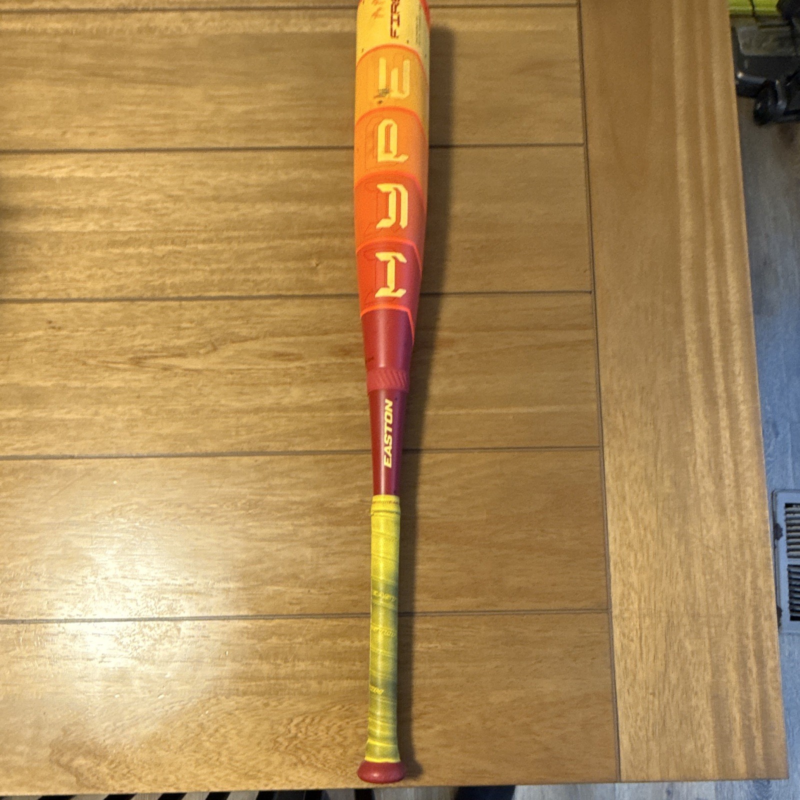 2025 Easton Hype Fire USSSA 2 3/4 Barrel 28 inches 18 oz. -10 2025 Easton Hype Fire USSSA 2 3/4 Barrel 28 inches 18 oz. -10