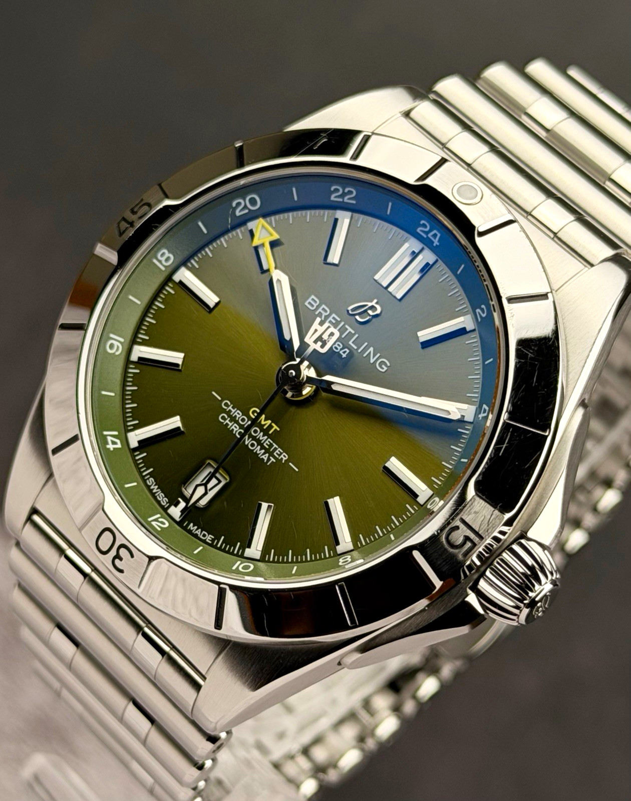 Breitling Chronomat GMT 40 Giannis Limited Edition Green A32398 Full Set 2024