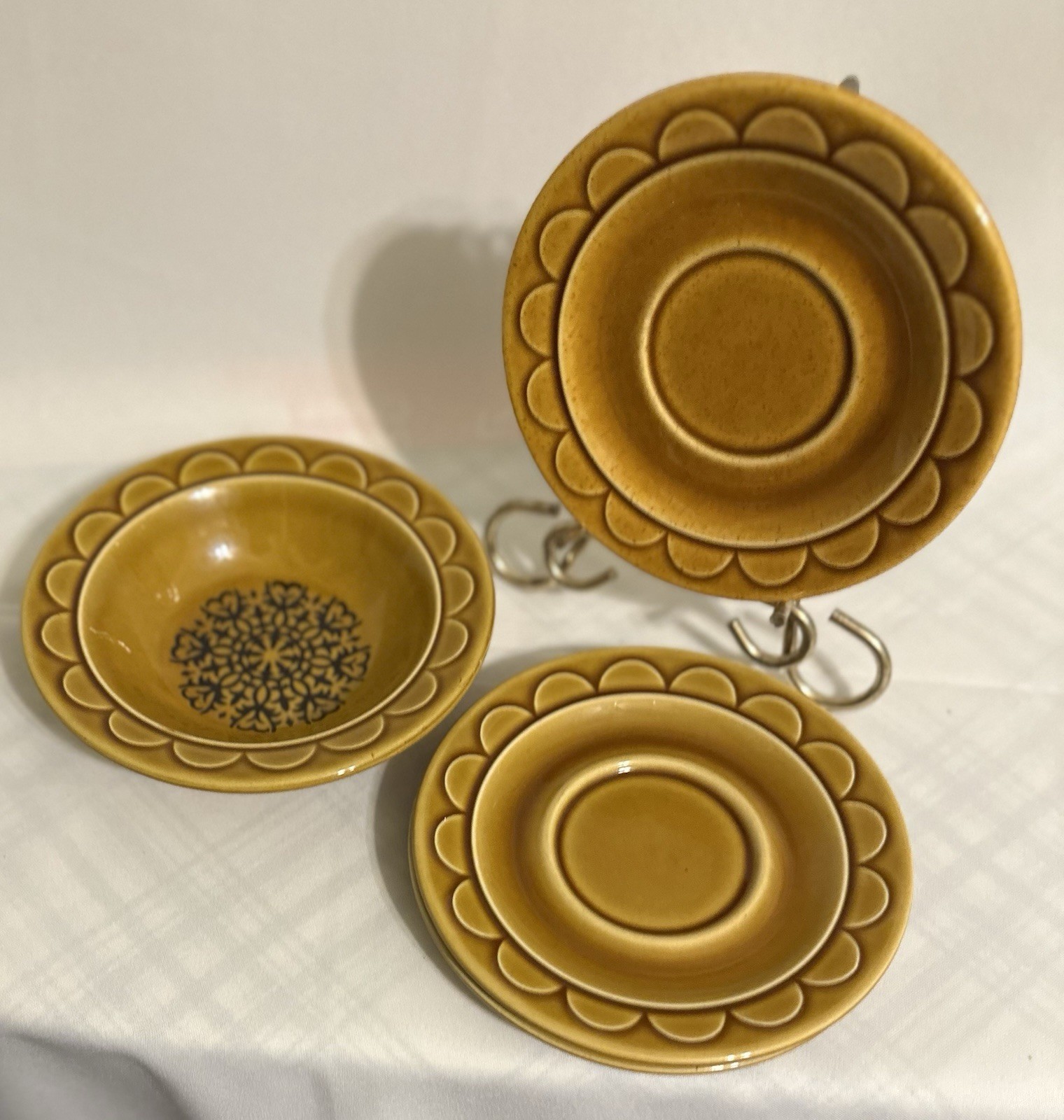 HOMER LAUGHLIN COVENTRY CASTILLAN SAUCER (3) FRUIT BOWL (1) 