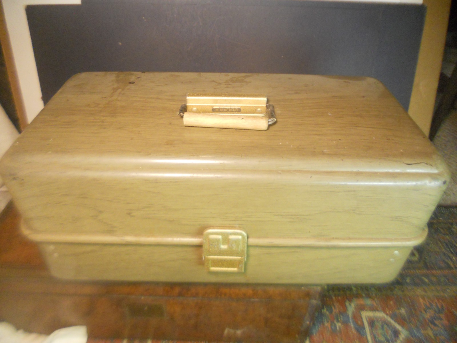 Vintage UMCO TACKLE BOX w Oric Insert Metal Box Weights Hooks FISHING Supply