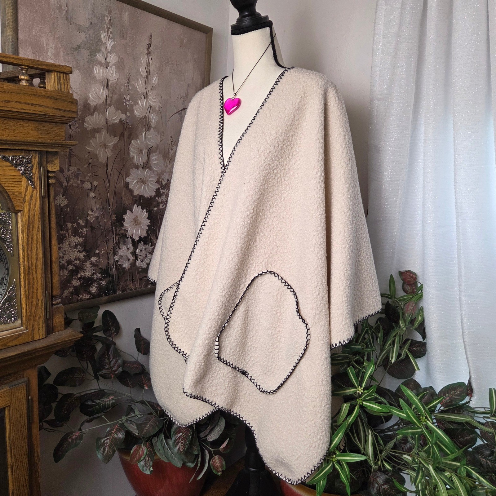 Torrid Ivory Cozy Pocket Ruana Sherpa Fleece Blanket Stitch Wrap OS 44475584