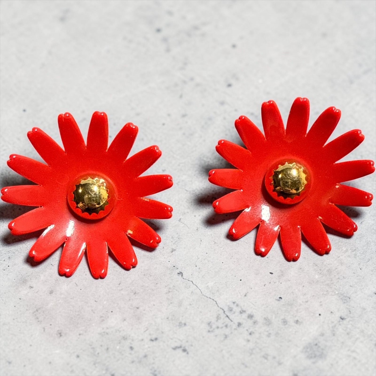 NWT LELE SADOUGHI Red & Gold Casual Daisy Button Earrings MSRV $98.00 NWT LELE SADOUGHI Red & Gold Casual Daisy Button Earrings MSRV $98.00