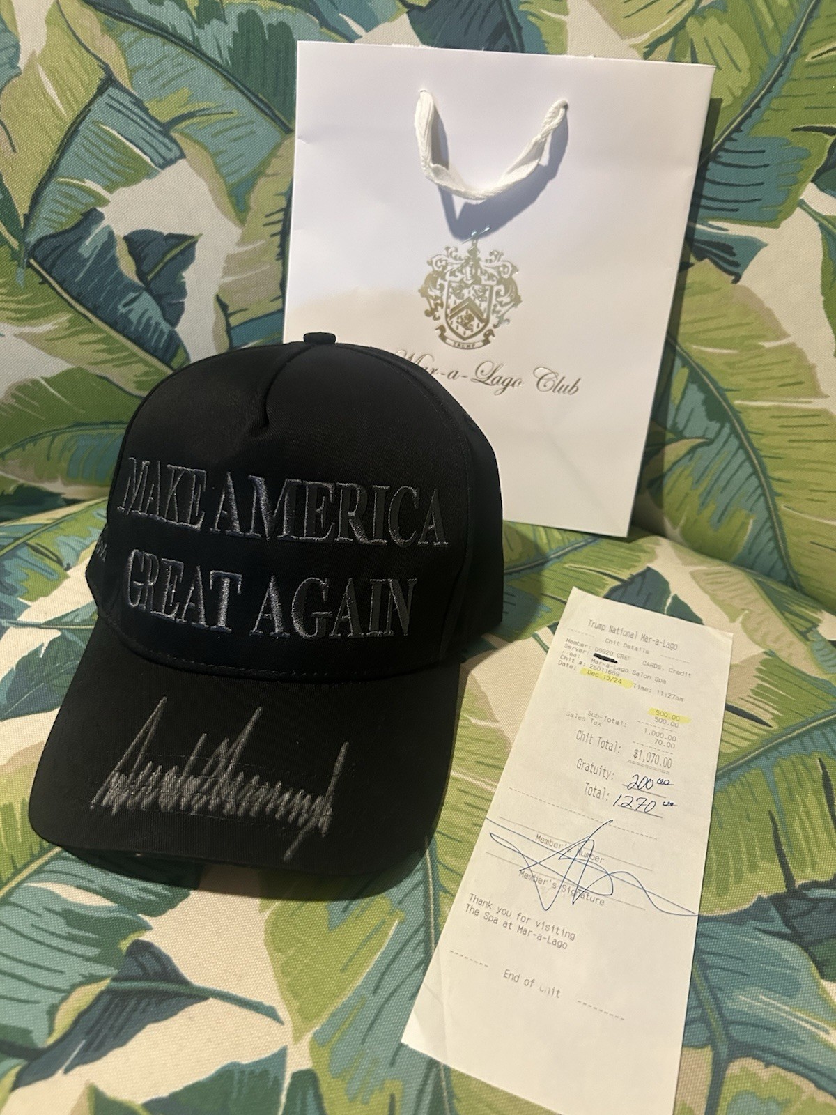 Rare signed “Make America Great Again” Black w receipt “Never Surrender version” Rare signed “Make America Great Again” Black w receipt “Never Surrender version”