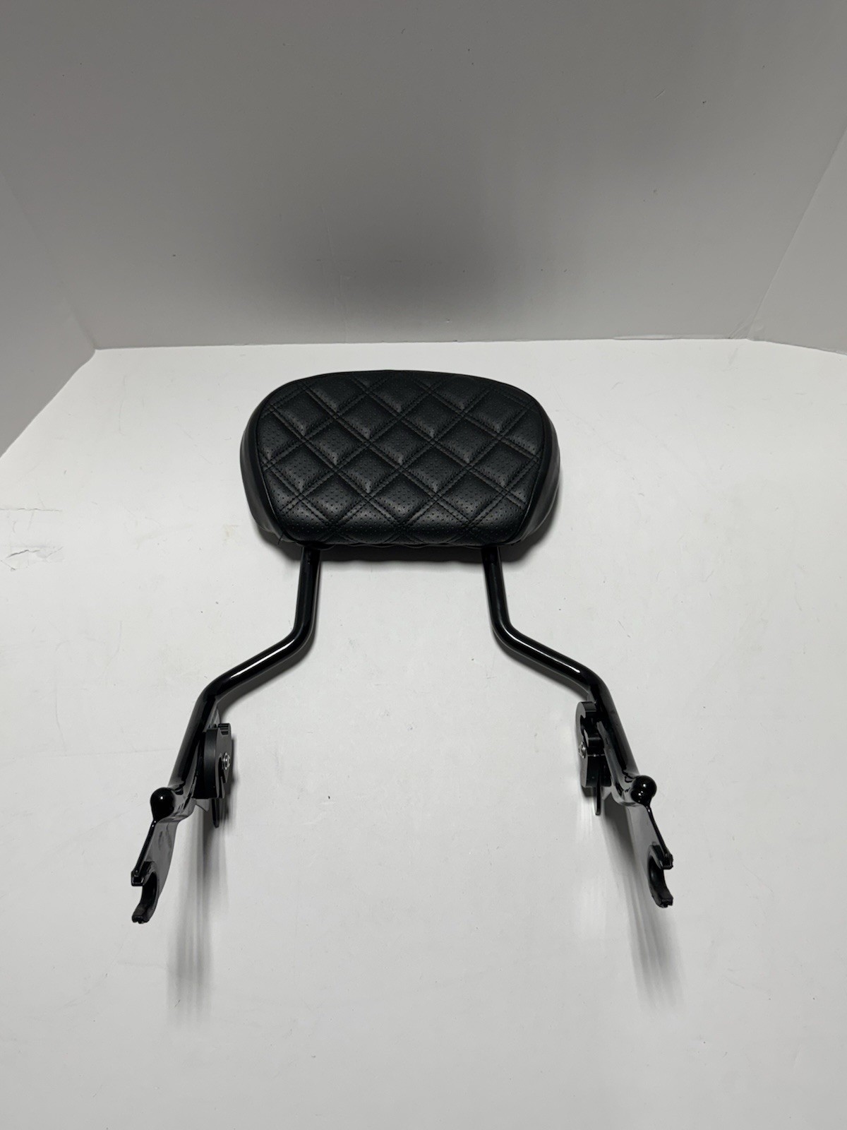 Quick-detach passenger sissy bar backrest diamond-stitched pad, Harley-Davidson