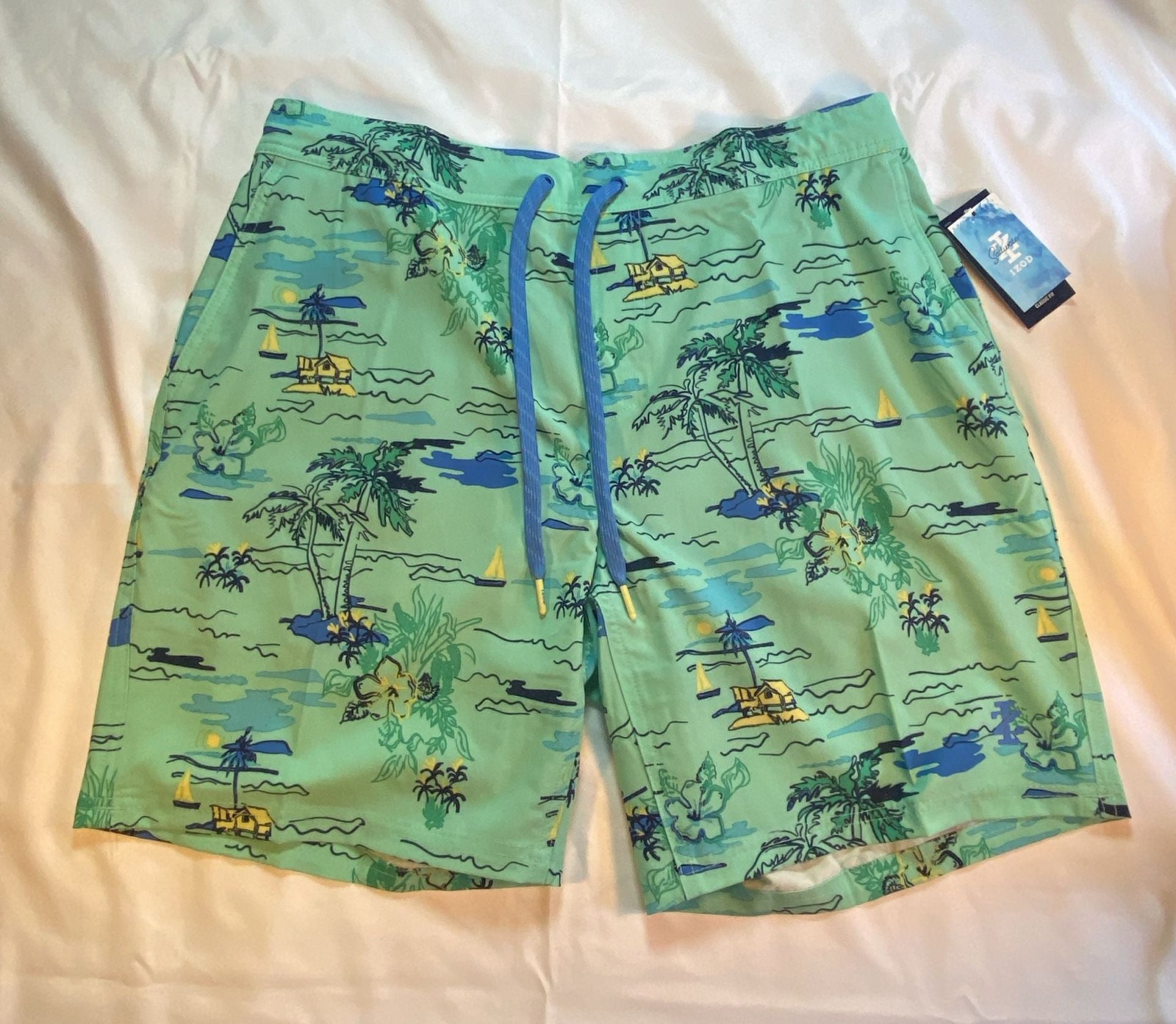 IZOD Saltwater Men\'s Classic Fit Swim Trunks XL Green Tropical Print