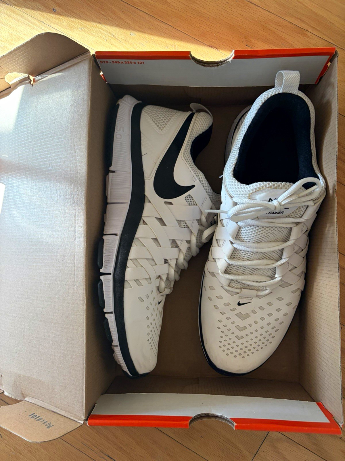Nike Free Trainer 5.0 Nike Free Men\'s White/Black Low Top Lace Up Sneakers Nike Free Trainer 5.0 Nike Free Men\'s White/Black Low Top Lace Up Sneakers