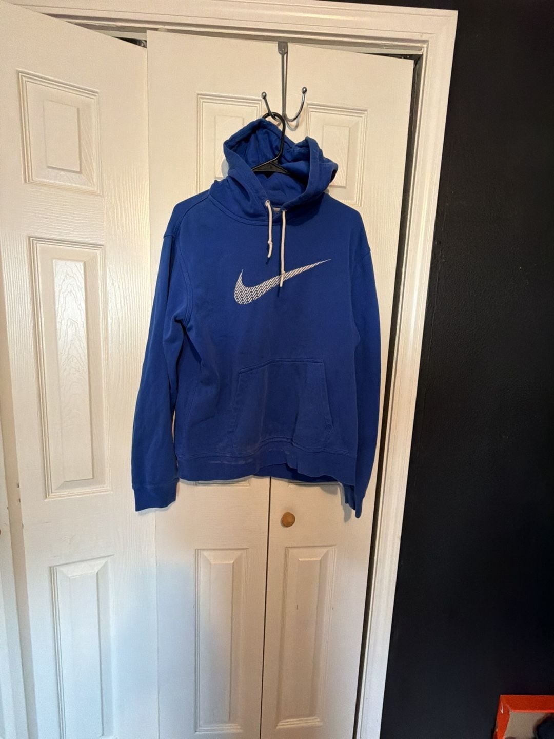 Nike Hoodie Size L Blue Graphic Swoosh Sweatshirt Nike Hoodie Size L Blue Graphic Swoosh Sweatshirt