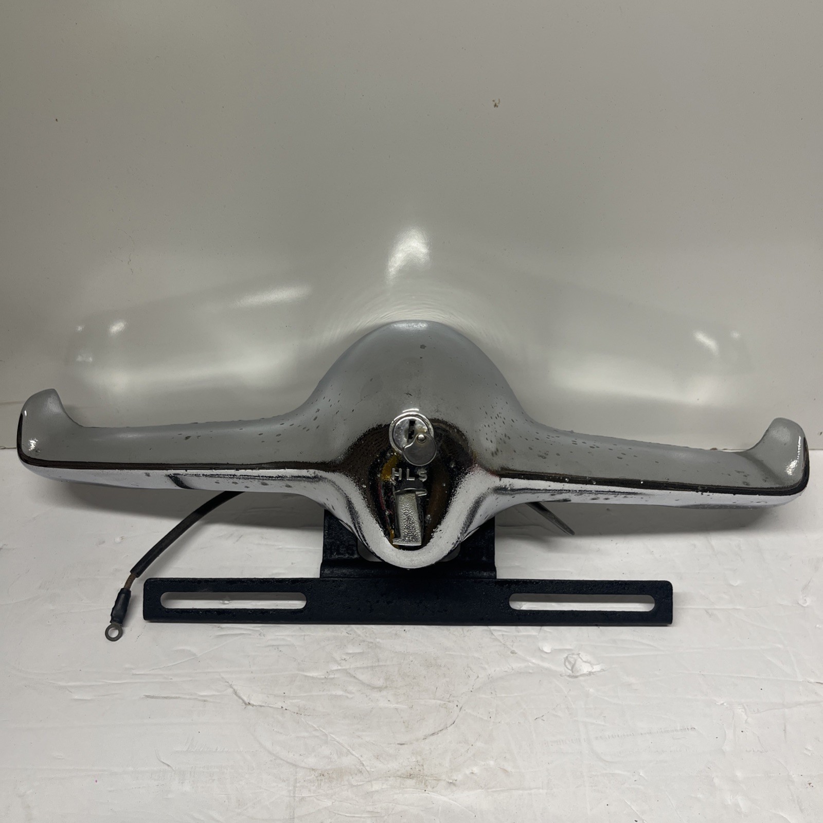 VINTAGE OEM 1951 STUDEBAKER TRUNK LOCK ASSEMBLY LICENSE PLATE LIGHT & BRACKET