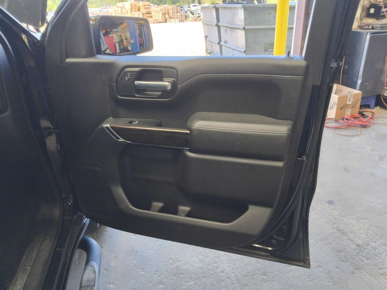 SILVRDO15 2019 Front Door Trim Panel 832845