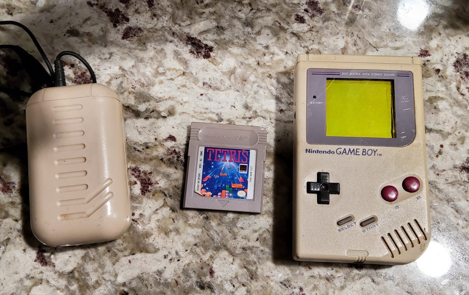 Nintendo Gameboy w/TETRIS game and rechargeable battery pack 1989 needs repair