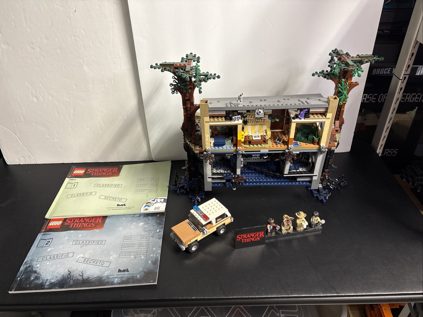 LEGO Stranger Things The Upside Down 75810 Complete Set 2287pcs Mini Figs&Manual LEGO Stranger Things The Upside Down 75810 Complete Set 2287pcs Mini Figs&Manual