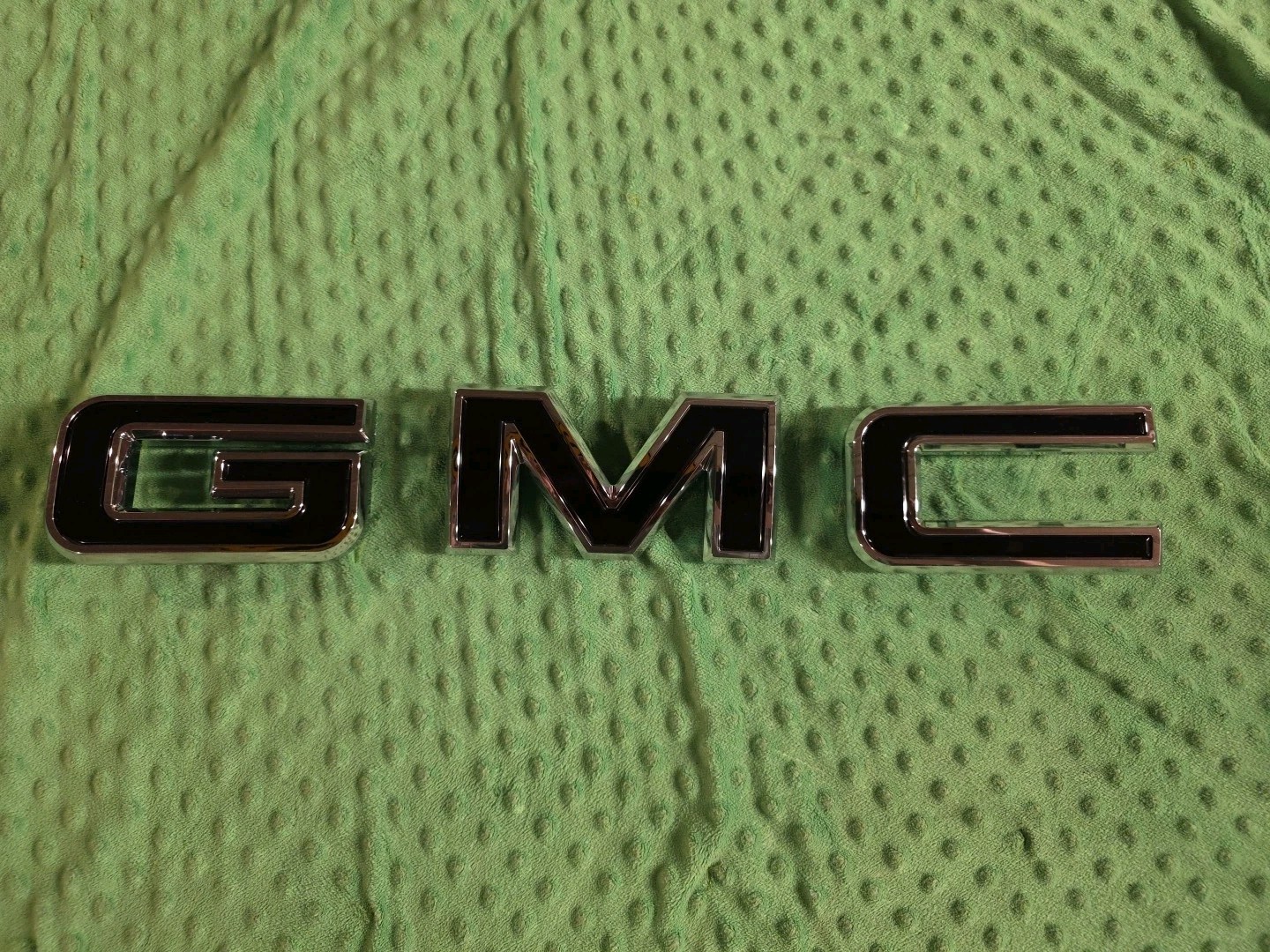 NEW 2021-24 GMC Yukon Yukon XL GM Front Chrome Black Emblem See Description NEW 2021-24 GMC Yukon Yukon XL GM Front Chrome Black Emblem See Description