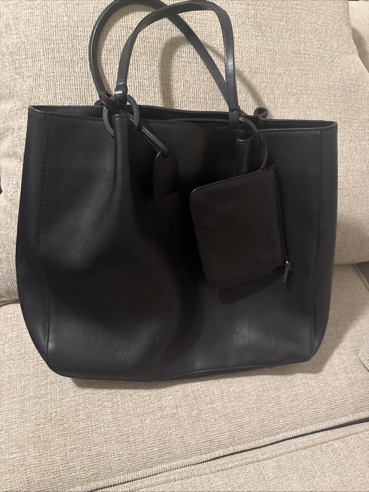 Gucci Authentic Large Bag. Used A Handful Of Times Gucci Authentic Large Bag. Used A Handful Of Times