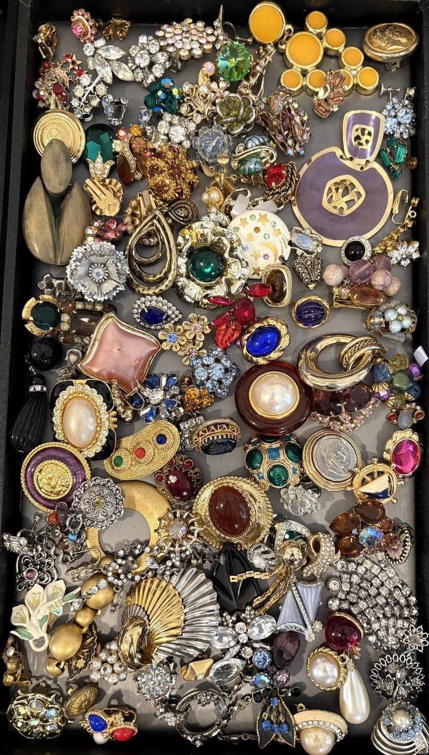 Vintage 1.7 LB Large Lot of Single Mainly Clip On Earrings Some Signed