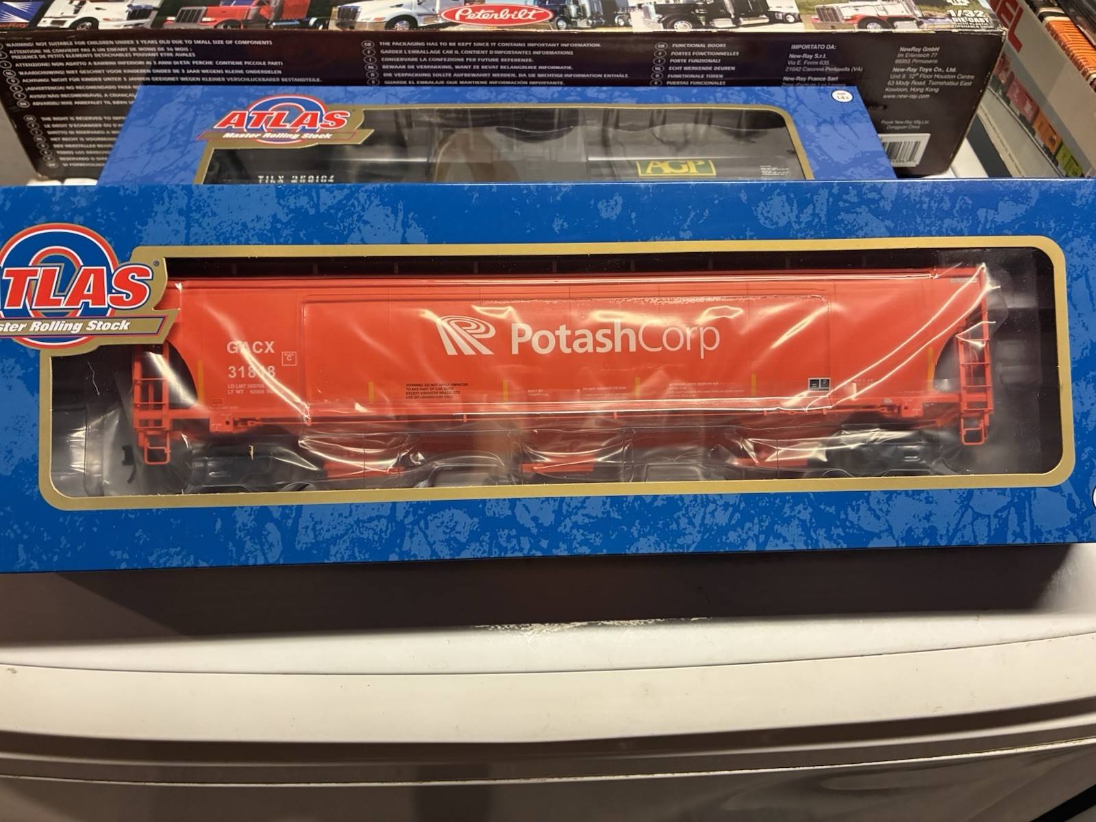 NIB Atlas 3001923-4 TRINITY 5161 COVERED HOPPER GACX POTASH #31818 3-Rail Oscale