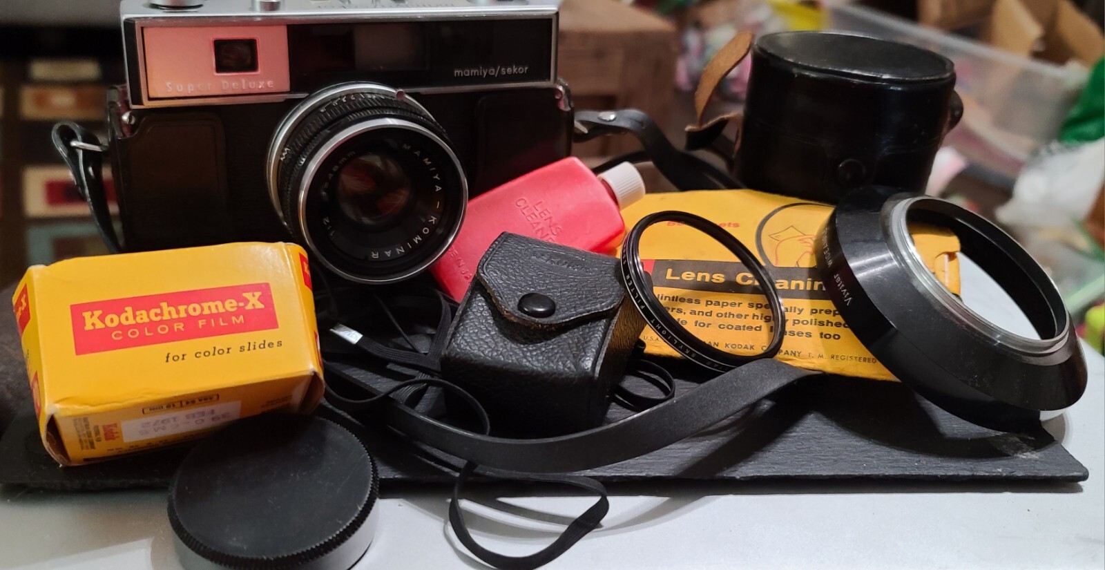 Vintage 1964 Mamiya/Sekor Kominar camera with leather case and extras