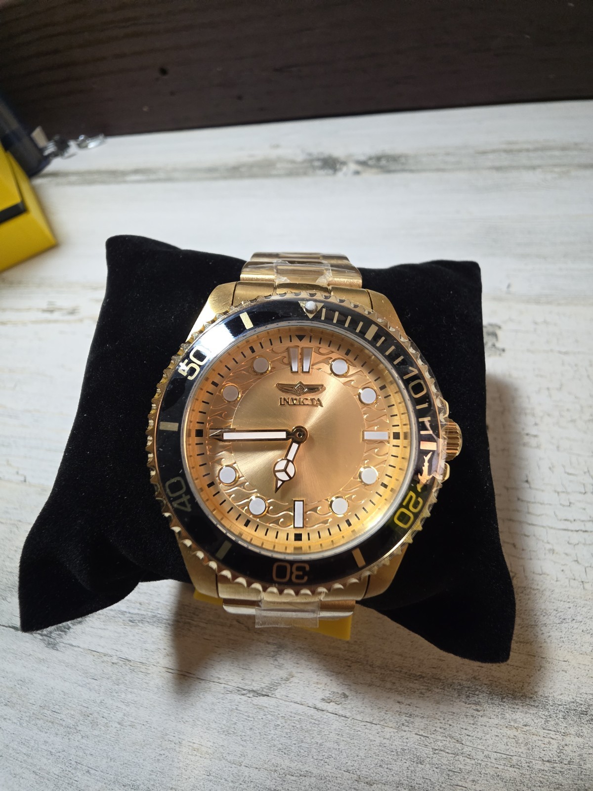 Invicta Pro Diver Crestcore Men\'s Watch - 43mm. Gold (49700) New Invicta Pro Diver Crestcore Men\'s Watch - 43mm. Gold (49700) New