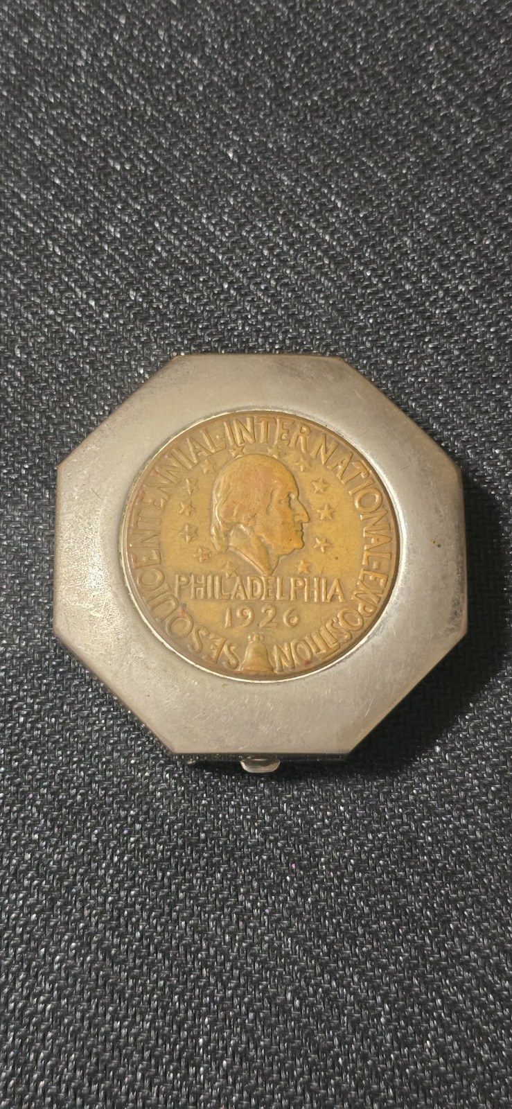 1926 Philadelphia Sesquicentennial Exposition Souvenir Compact w/ Mirror & Puff 1926 Philadelphia Sesquicentennial Exposition Souvenir Compact w/ Mirror & Puff