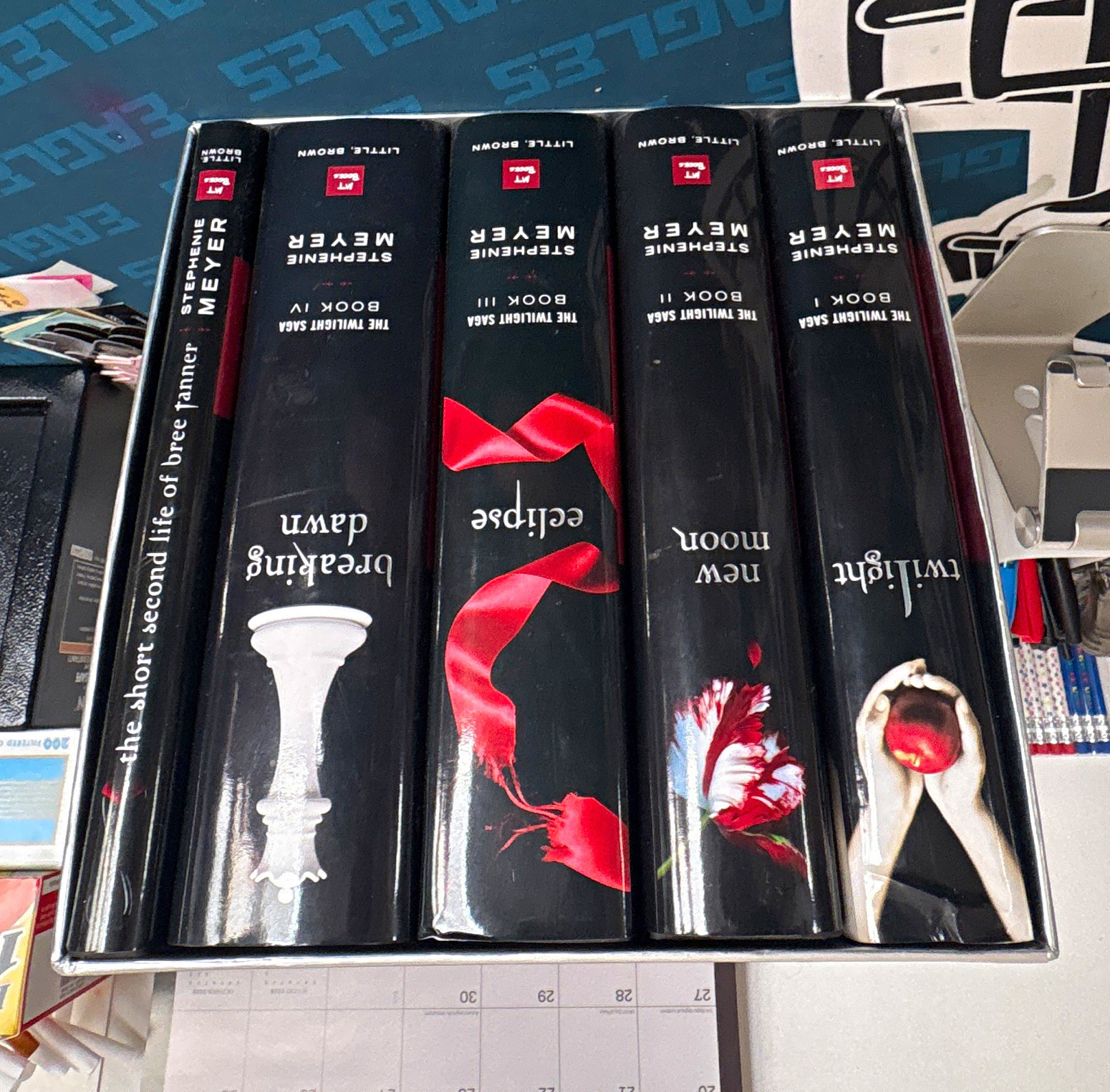 Stephenie Meyer Twilight Saga Box Set: Twilight-New Moon-Eclipse-Breaking Dawn
