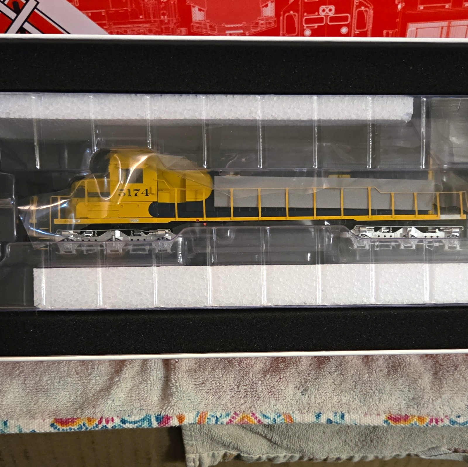 ScaleTrains HO Scale EMD SD40-2 Santa Fe #5174 DCC Sound SXT40739
