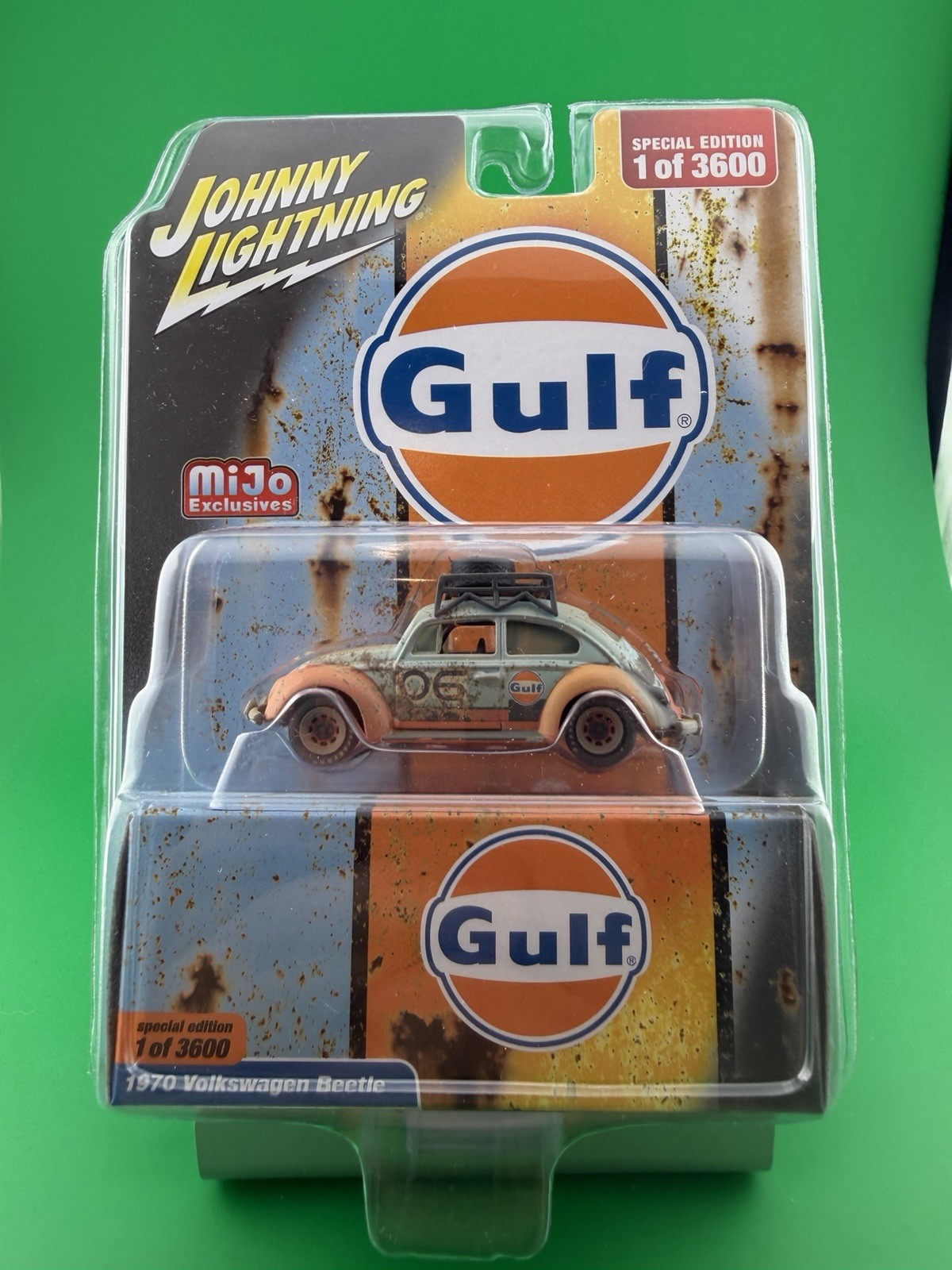 JOHNNY LIGHTNING 1970 VOLKSWAGEN BEETLE GULF 1/64 with RACK WEATHERED JLCP7453 JOHNNY LIGHTNING 1970 VOLKSWAGEN BEETLE GULF 1/64 with RACK WEATHERED JLCP7453
