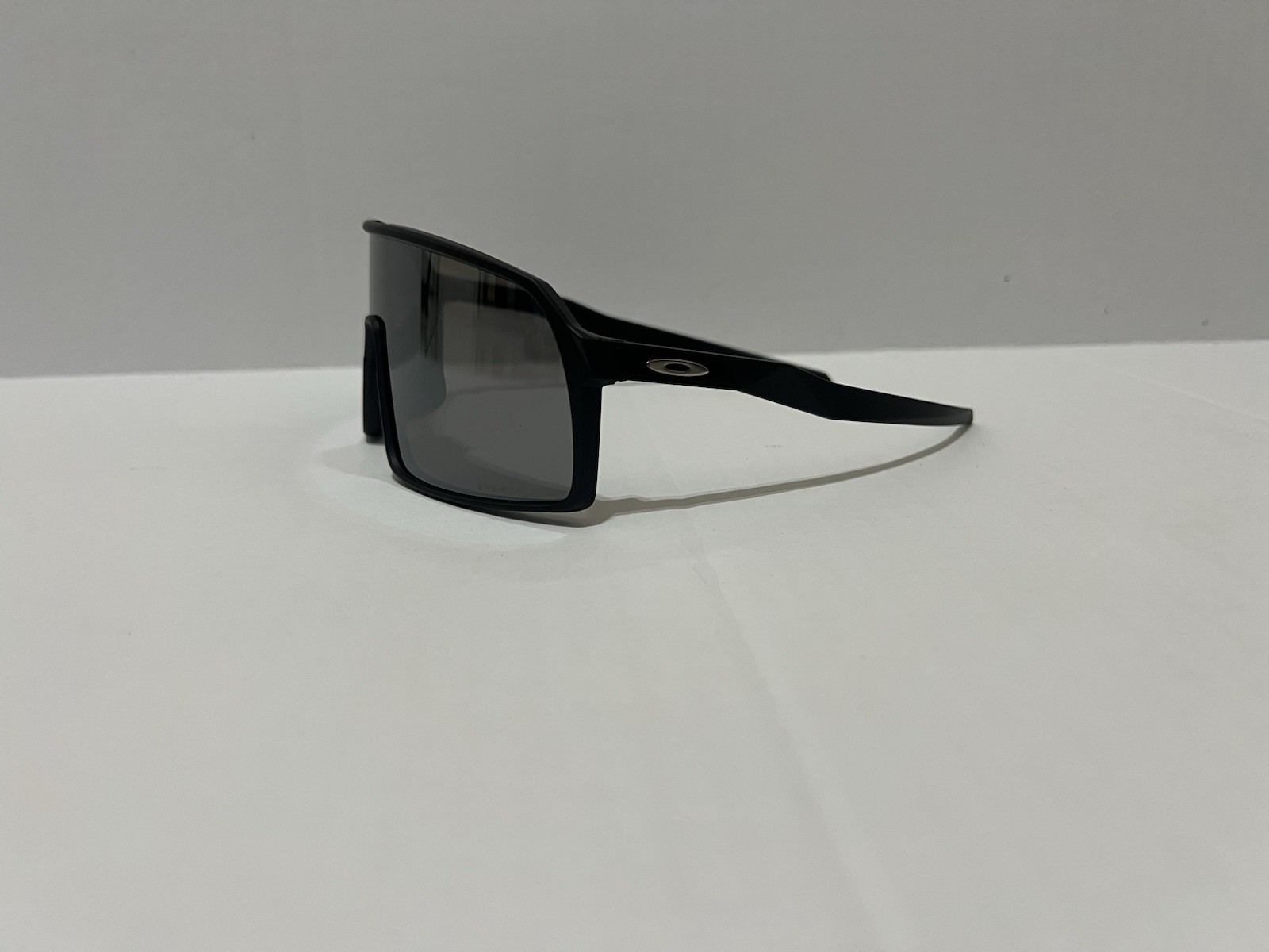 NEW OAKLEY OO9406 Sutro Rectangular Sunglasses Black frame - Prizm lens NEW OAKLEY OO9406 Sutro Rectangular Sunglasses Black frame - Prizm lens