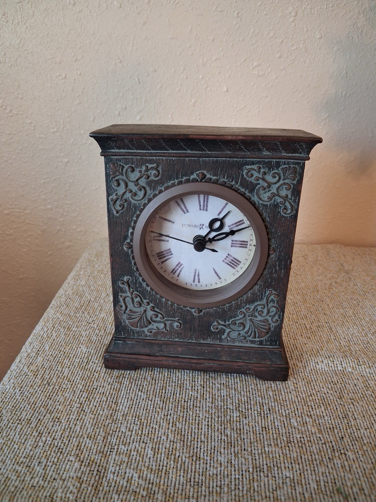 Howard Miller Desk Clock Used In Good Condition Howard Miller Desk Clock Used In Good Condition